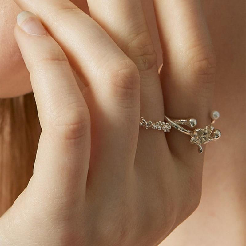 ARCHIVE SCENE The Duality of Love_07R ring