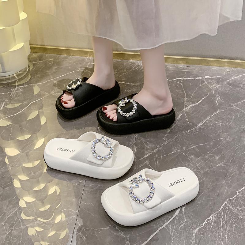 Fashion Platform Rhinestone Fashion Slippers Women 2025 Summer New Non-slip Soft Sole Versatile Beach Sandals