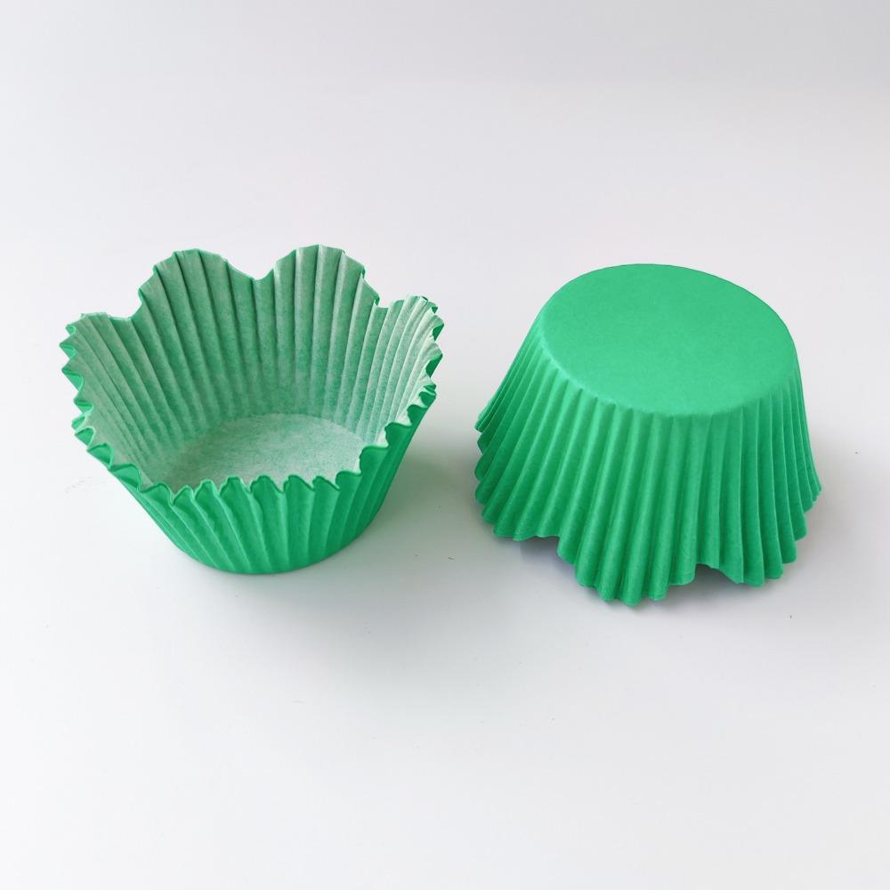 200pcs Cake Cup Liners, Oil-Proof Cake Cups, Flower Shape Design in Assorted Colors, Perfect for Cookies and Cakes