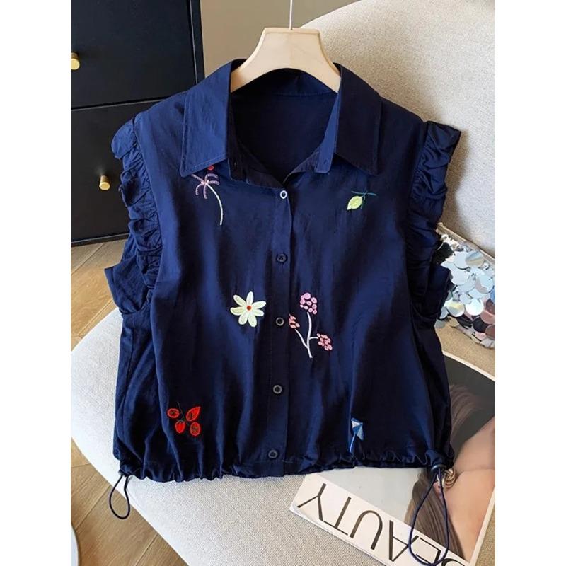 

Женская летняя белая блузка без рукавов с цветочной вышивкой и оборками S темно-синий