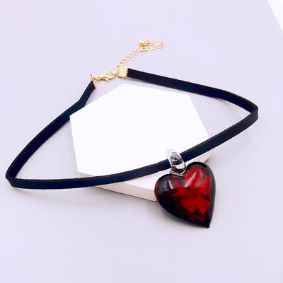 Simple and Fashionable: Leather Choker Necklace with Heart Pendant Jewelry for Women