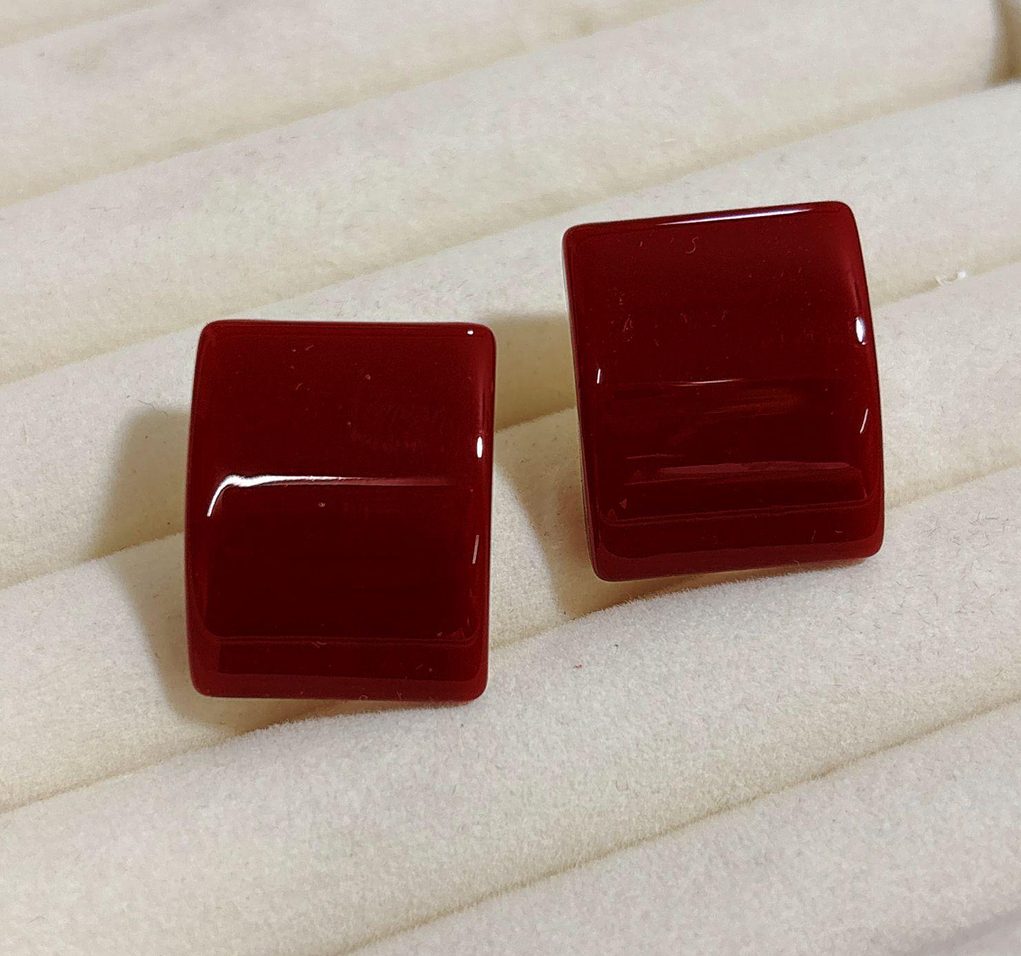 

Модные серьги-пусеты Маджонг в ретро-стиле Гонконга 2025: Универсальный дизайн из высококачественной смолы 18K Gold вино красного