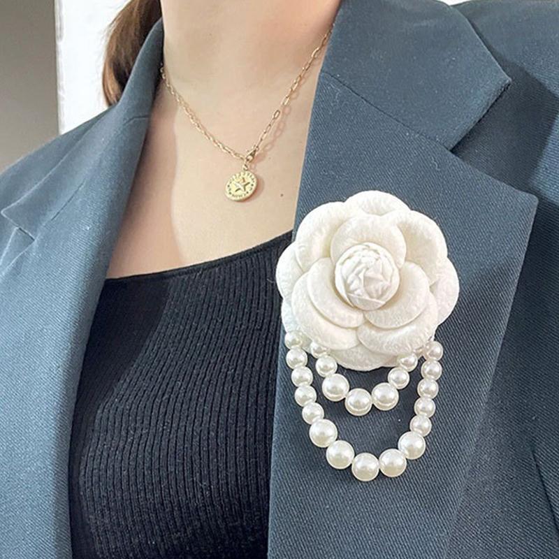 Multicolor Camellia Brooch Women Retro White Black Red Pink Wool Scarf Buckle Girls Pearl Brooches Elegant Jewelry Accessories