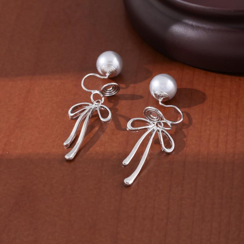 Vintage French Pearl No-Pierce Earrings: Elegant Luxury Clip-ons for Women