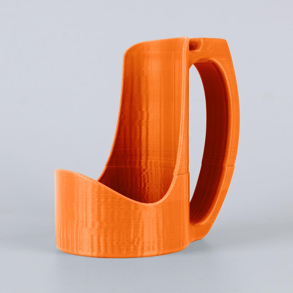 Plechovky, kelímky na vodu a stojany na madla vytištěné na 3D tiskárně pro každodenní použití