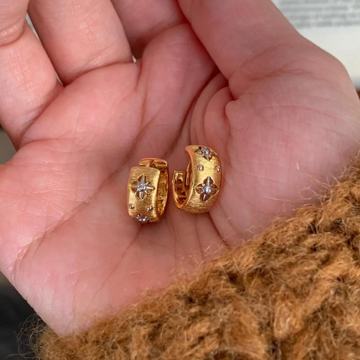 Minimally Hollowed Out Four Leaf Flower Fashionable and Versatile Earrings 1 pair