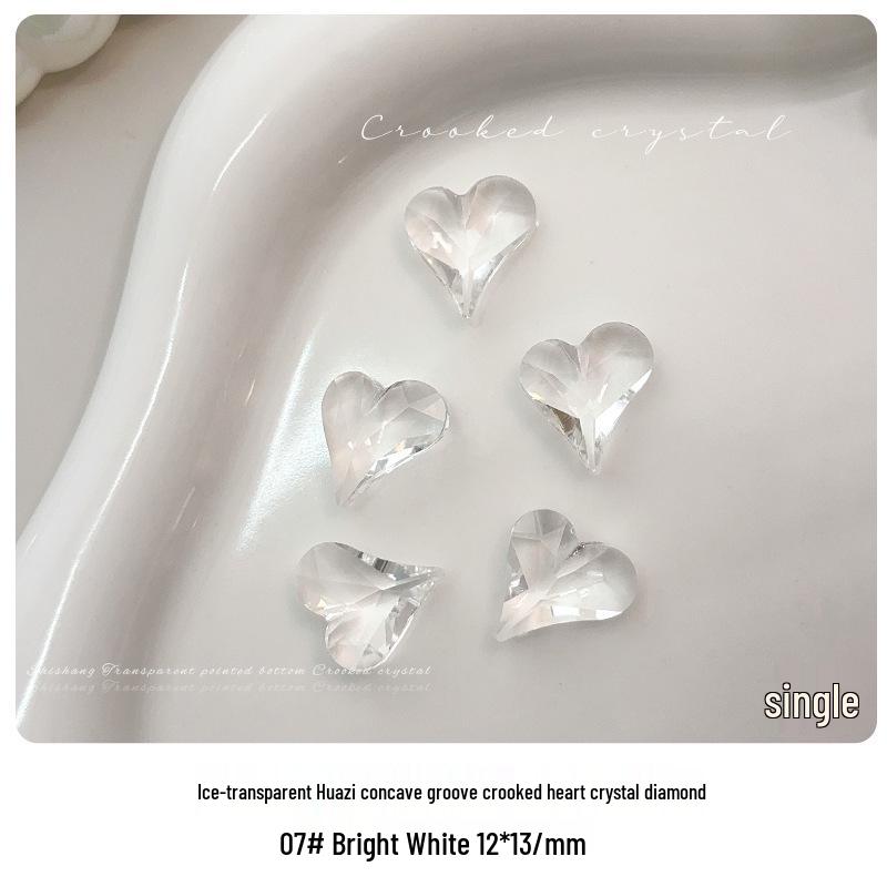 High-quality Crystal Heart Nail Art Decorations with Grooved Flash Design