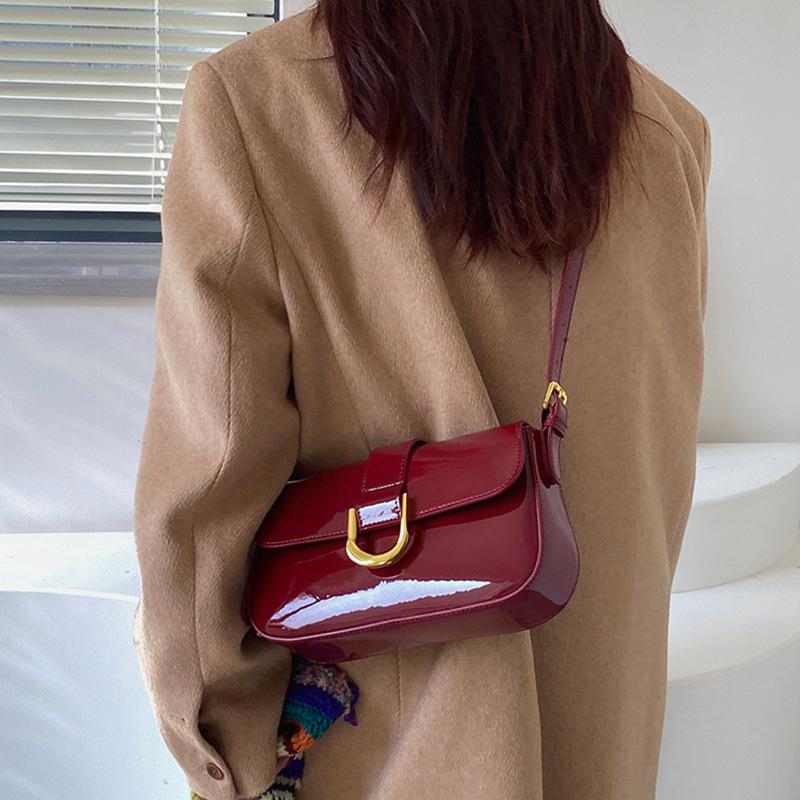 Retro Burgundy Shoulder Messenger Bag Women'S Versatile High-End Horseshoe Buckle Portable Underarm Bag Women