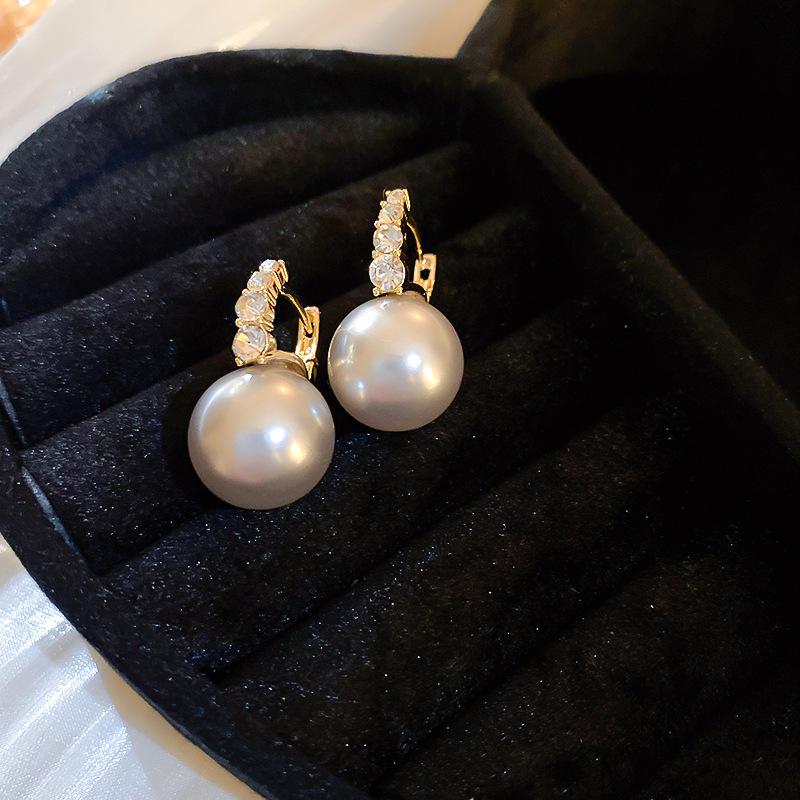 Elegant French Retro Floral Pearl Earrings - Geometric, Versatile, High-End Design for Women