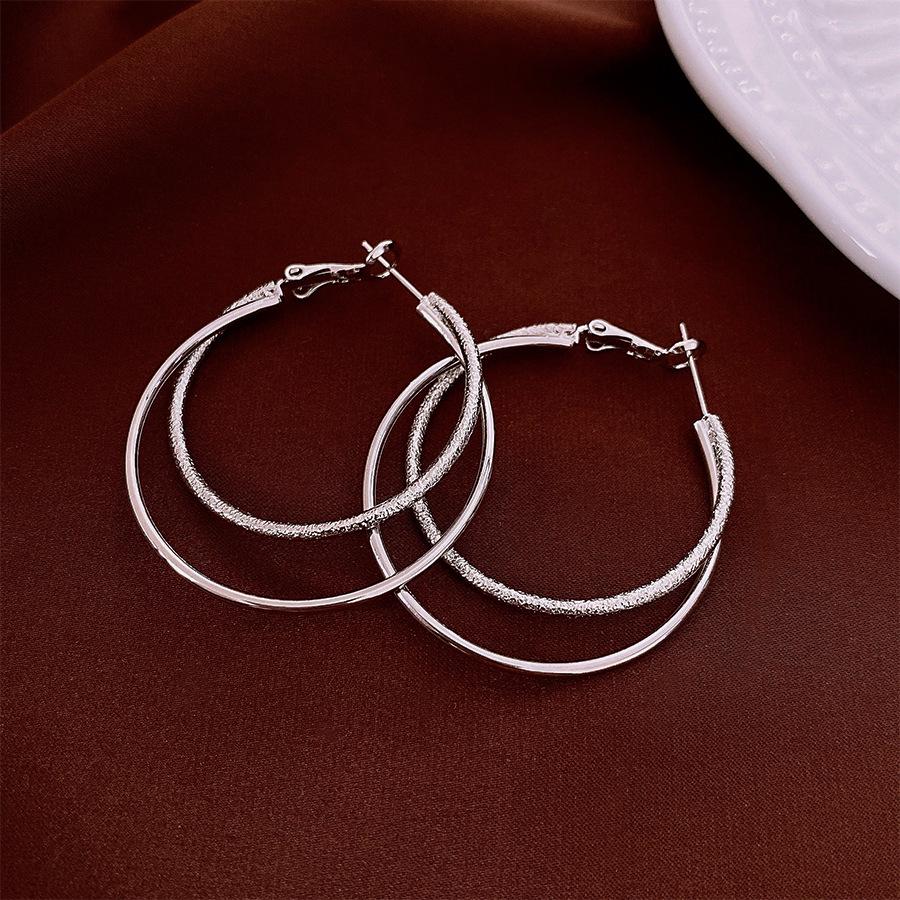 Vintage Pearl Round Earrings: Retro, Versatile High-End Studs with Fashionable Design and Elegant Temperament.