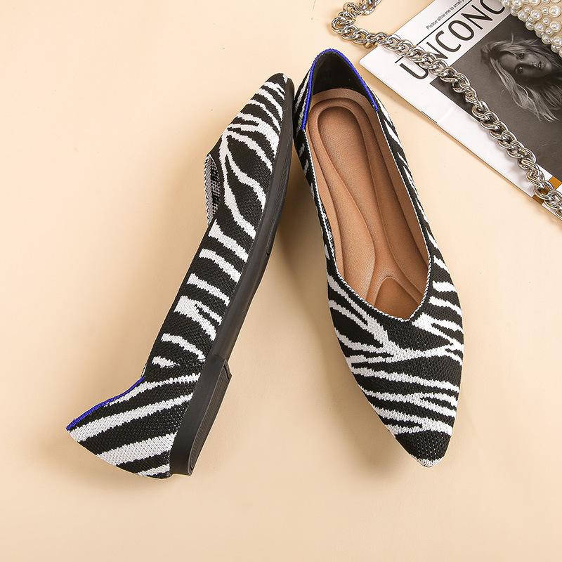 Modische, flache, spitze, gewebte Damenschuhe mit flachem Boden