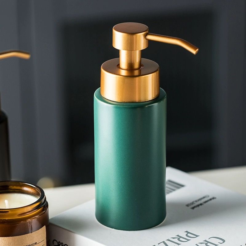 Kreative zylindrische Keramik-Lotionflasche Hotel-Badezimmer Tragbare Shampoo-Flasche Goldener Pressseifenspender Badezimmerzubehör