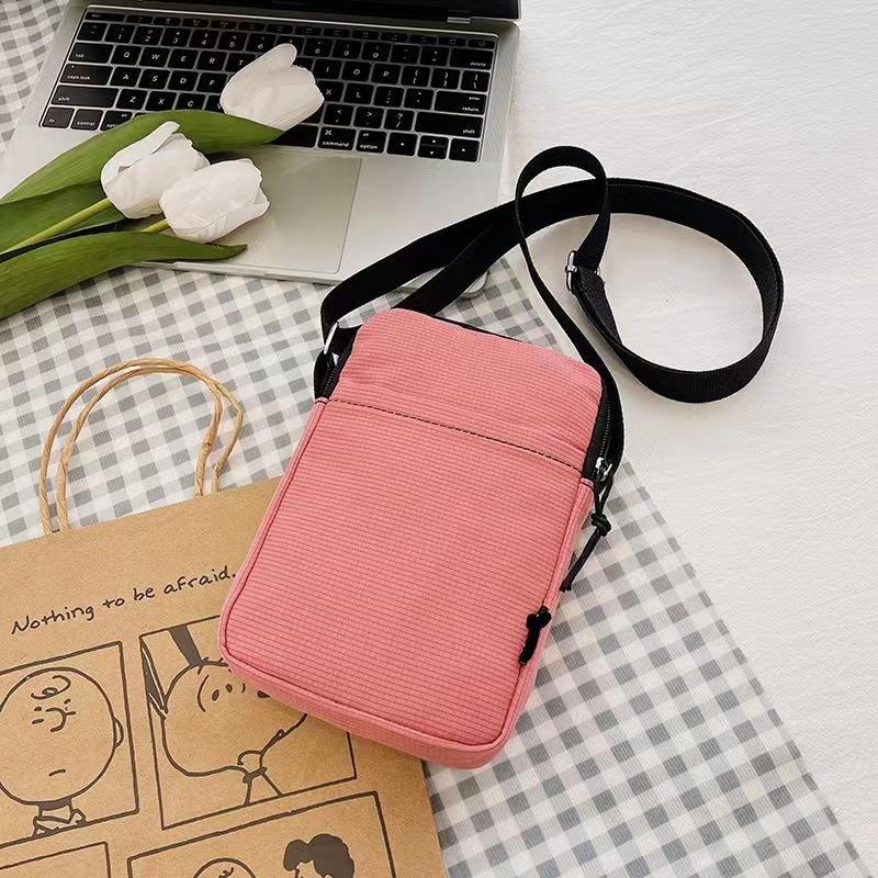 Nová módní taška na mobilní telefon Dámská taška Messenger All-match Mini Malá Crossbody taška Závěsná kabelka na krk Peněženka na mince Vertikální kabelka