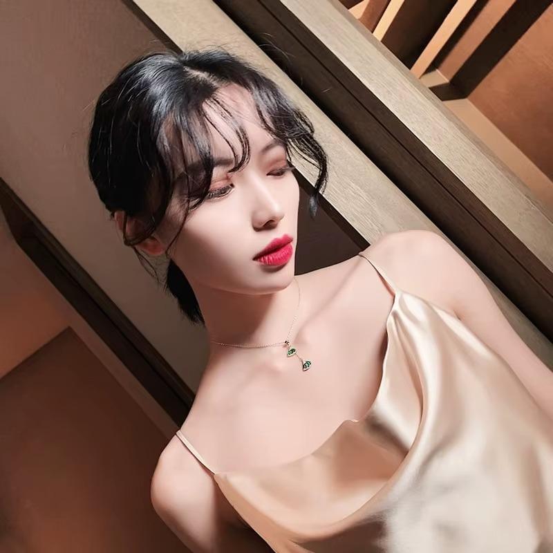 Baroque Emerald Fan-shaped Crystal Necklace Women Trendy Simple Personalized Pendant Light Luxury Collarbone Chain Jewelry