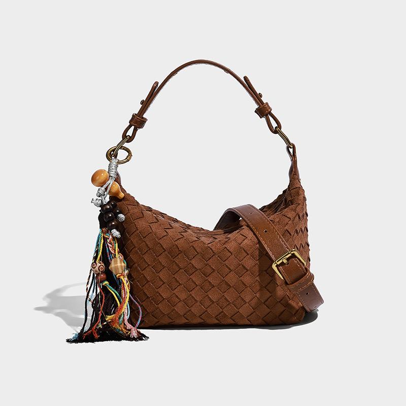 

Autumn Winter New Matte Retro Handwoven Lunch Box Bag for Women Fashion Versatile Shoulder Crossbody Bag Trendy Handbag Brown（without Pendant