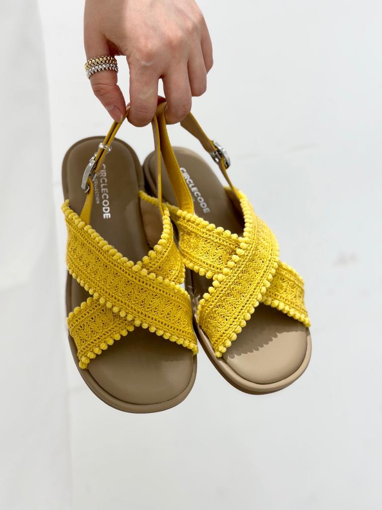 Open-toed Roman shoes women's 2025 new summer versatile soft-soled flat-soled thin cross-strap non-slip beach sandals women