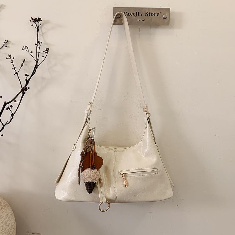 Trend messenger bag women's autumn fashion niche commuter shoulder bag high value retro underarm bag