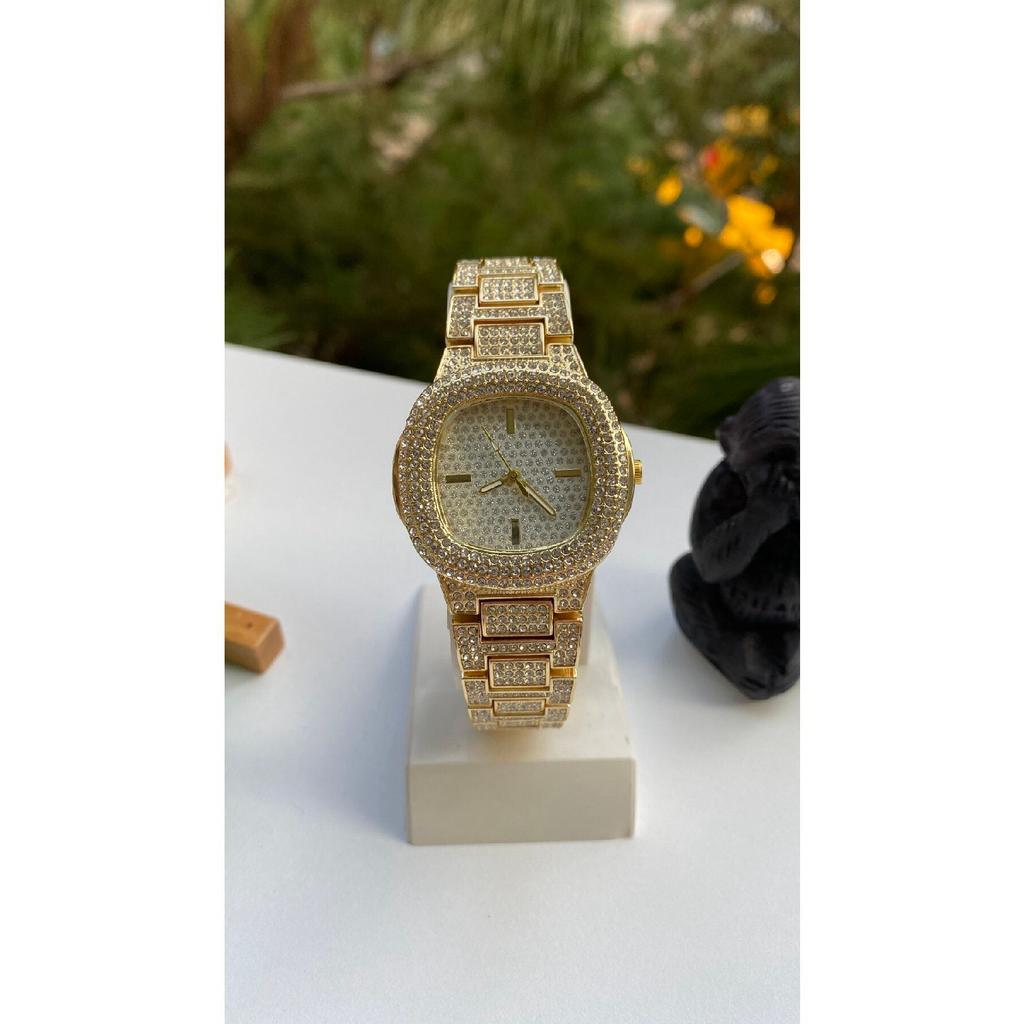Stoned Silver Color With Metal Strap (watch Only) Women's Wristwatch