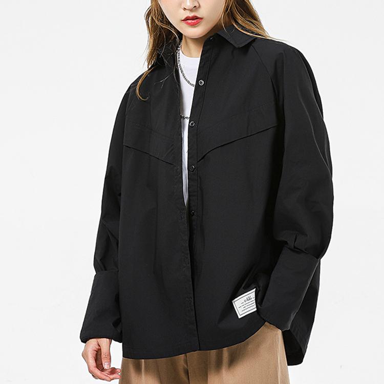 Nike Jednobarevná košile s límečkem se špičkami, jednořadým zapínáním na zlaté háčky, ležérní pletená s dlouhým rukávem, dámská košile, černá DR5997-010