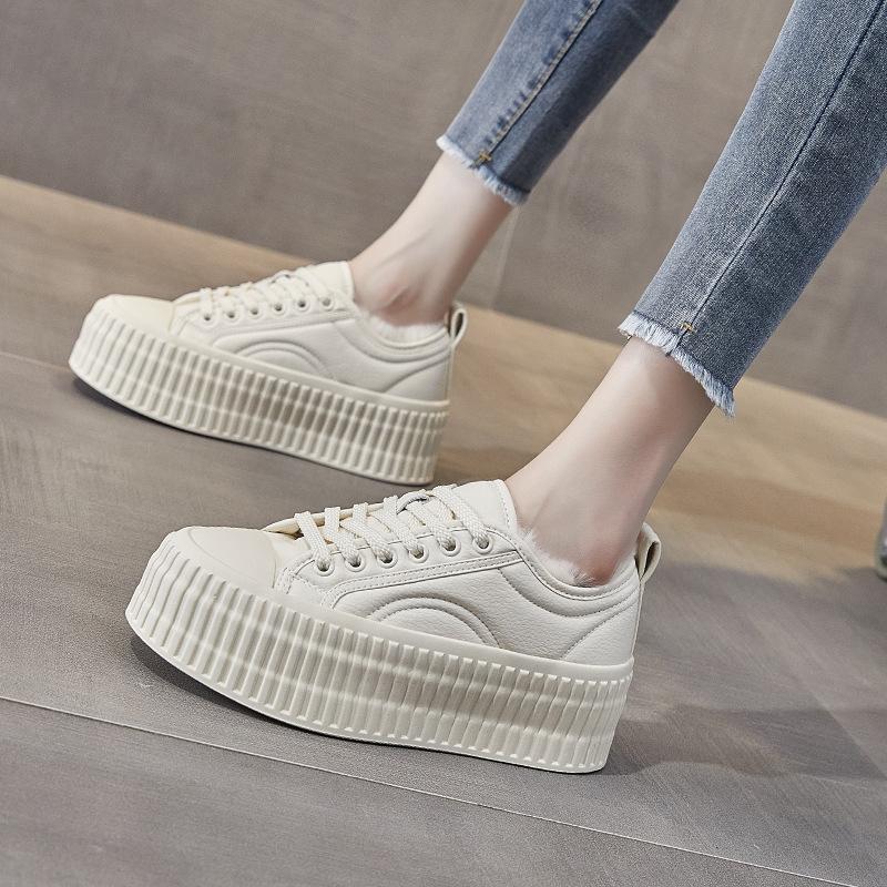 Platform Biscuit Shoes Women's 2025 Autumn and Winter Velvet Explosion Leather Little White Shoes Versatile Muffin Bottom Casual Board Shoes In