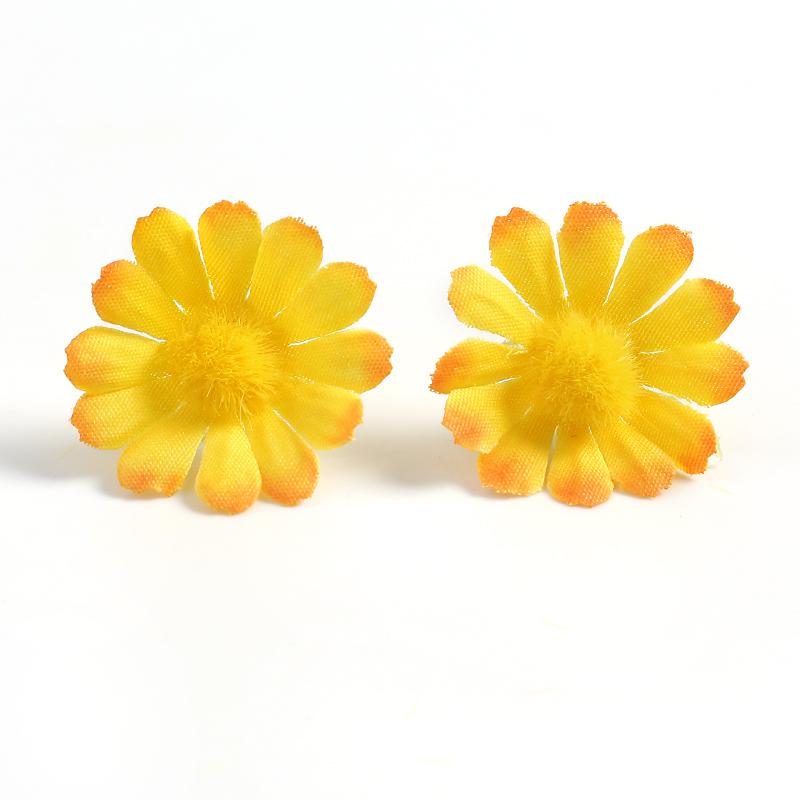 50/100 Stück Mini Gänseblümchen Künstliche Seidenblumenköpfe für Heimzimmerdeko Falsche Rose Pfingstrose DIY Kranz Muttertag Hochzeitsdekoration