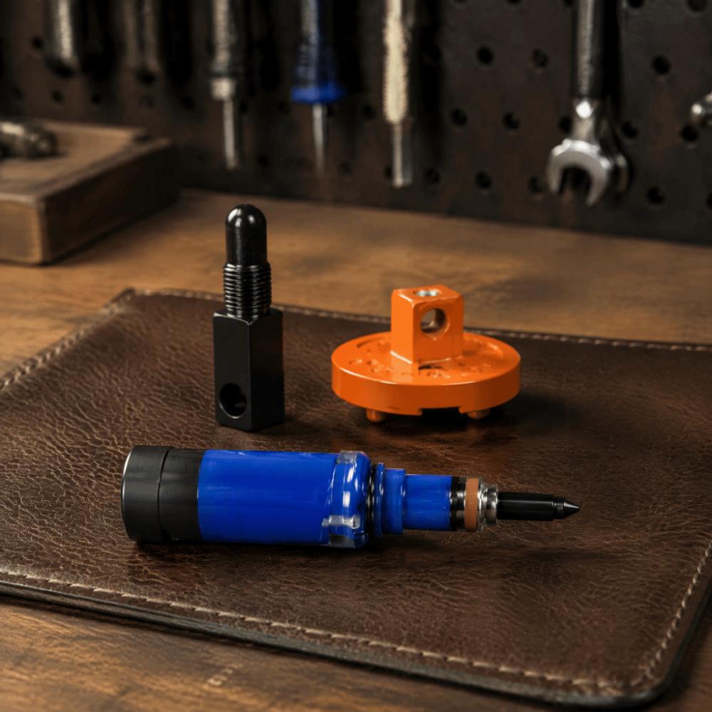 Refillable Grease Injector Manual Grease Dispenser Hand Squeeze Grease Tool Guide Bar Maintenance