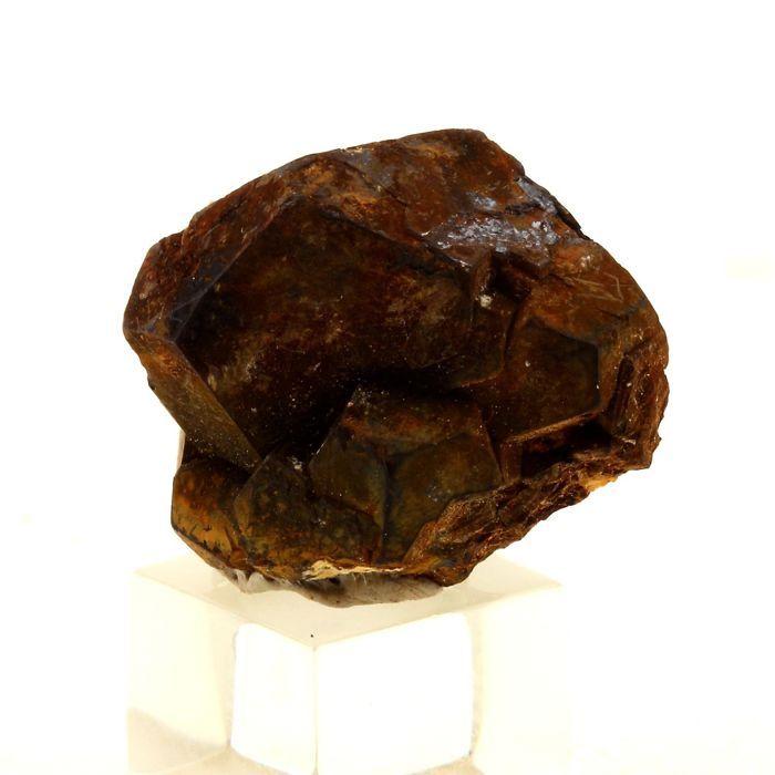 Pierres et Minéraux. Pyrite + Calcite + Dolomite. 27.5 ct. Lamalou-les-Bains, Hérault, France..