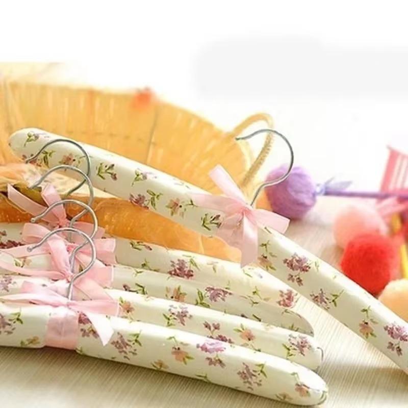 10 ks Bavlněná látka Houbové ramínko Protiskluzový a prostorově úsporný háček na ramínko Barva náhodná