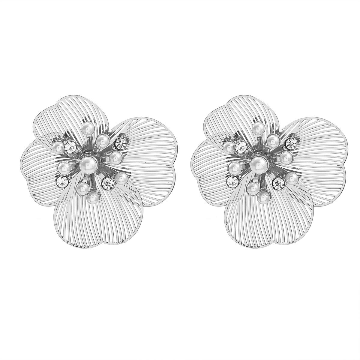 

Pinkdudu Minimalist Floral Stud Earrings Gold Plated Zinc Alloy Stud Earrings Flowers with Metallic Veining Earring PD2210 срібний