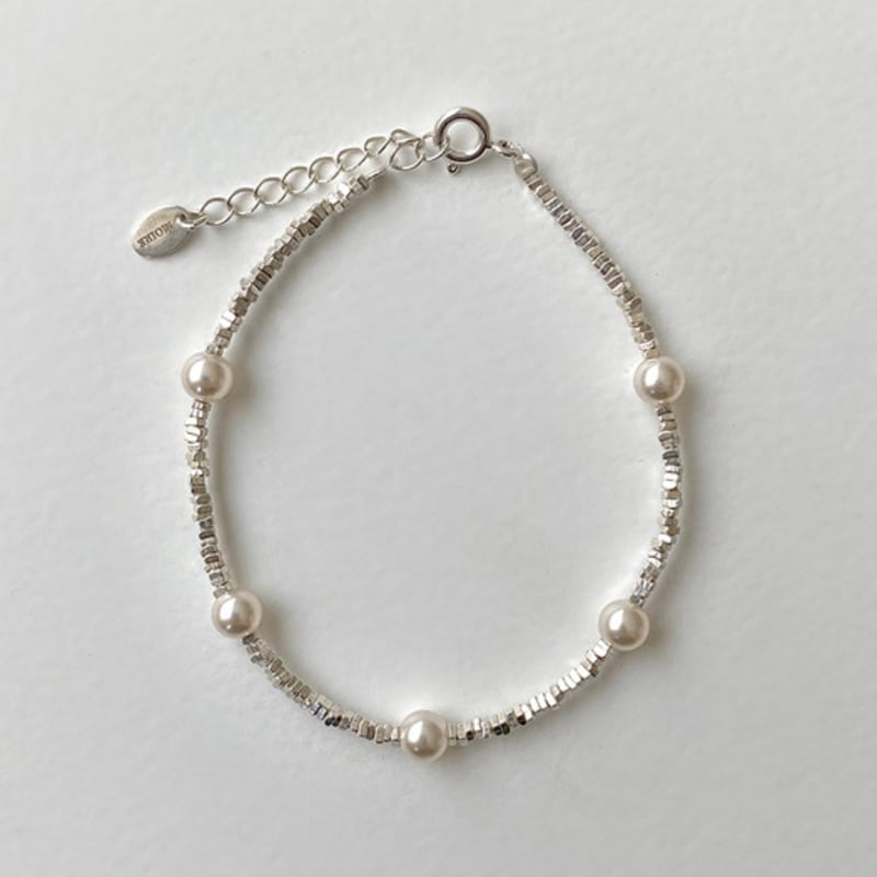 

moire_ Salty pearl bracelet Silver