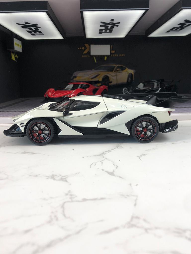 1: 24 simulation zinc alloy IE supercar model car, static ornament, metal collectible gift car