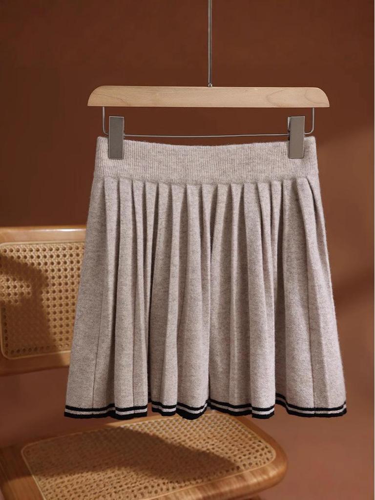 Color-Blocked Pleated Wool Knit Skirt - Elastic Waist, Korean Style, Autumn/Winter Casual Mini Skirt for Women
