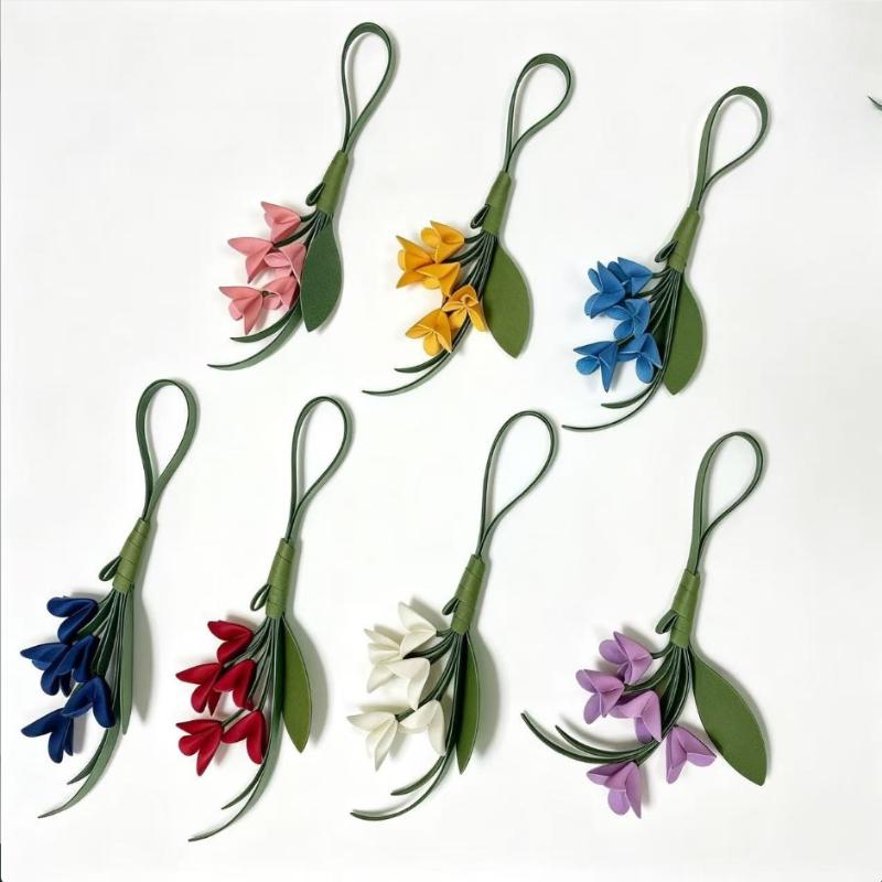 1Pcs Leather Keychain Multi-Color Hanger Flower Pu Leather Pendant Handmade Car Keyring Creative Cartoon Bag Ornament