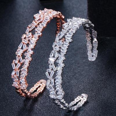 Pulseira aberta luxuosa do punho da cor dourada de Rosa da zircônia AAA de CMM