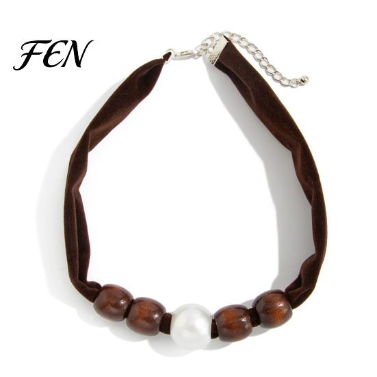 Fashion Scarf Choker Leopard Print Choker, Fabric Necklace with Faux Pearl Metallic Beads, Statement Adjustable Velvet Jewelry for Women Daily F