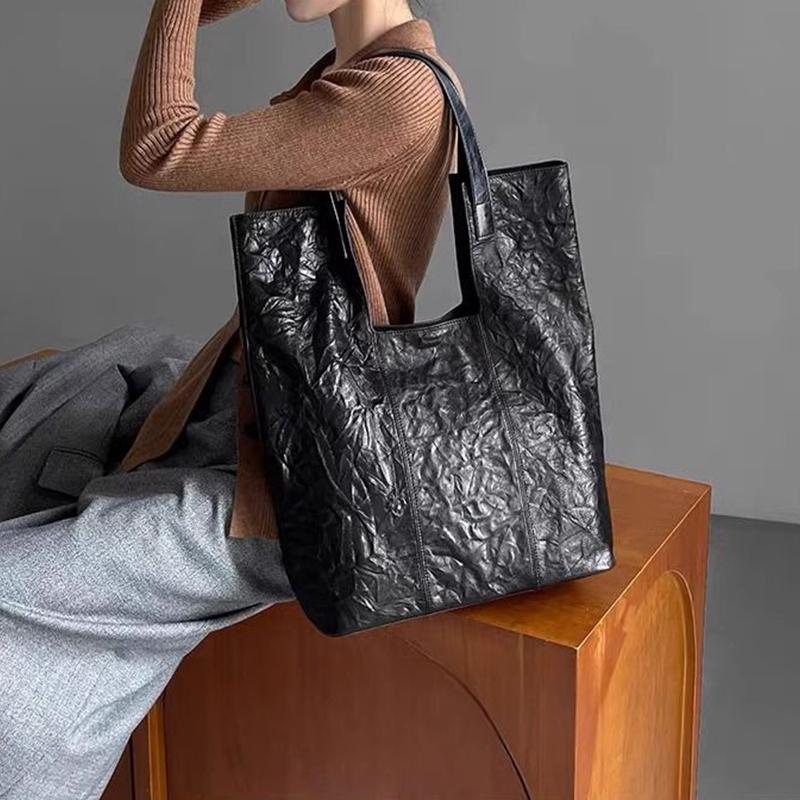 Women's Winter Tote Bag Vintage Fashion Large Capacity Premium Underarm Bag Niche Design Bucket Handbags