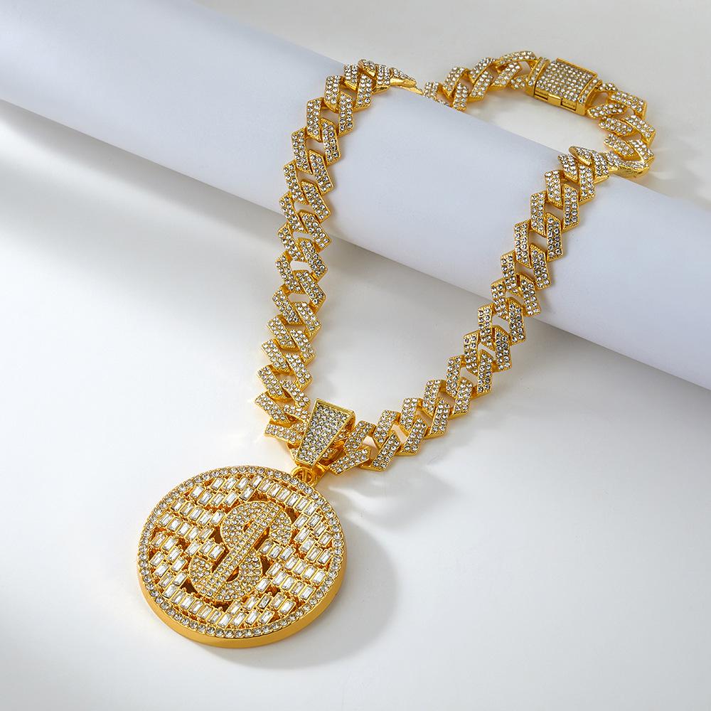Colgante de Moneda de Dólar con Pedrería Hip Hop con Cadena Cubana Dorada - Accesorio Unisex de Moda