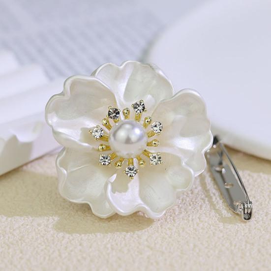 Women Brooch Sparkling Rhinestones Imitation Pearl Decor Flower Design Lapel Pin Chinese Style Sweater Scarf Badge Jewelry Accessories