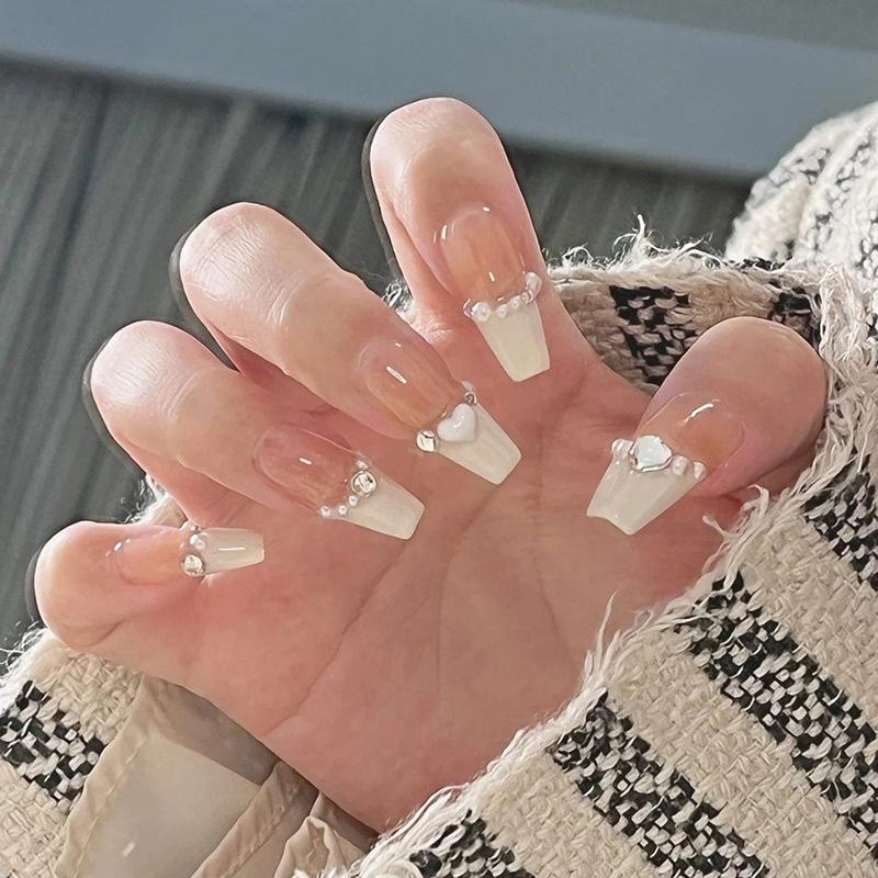 

Xiaohongshu Wearable Milky White Heart French Nail Art Tips Glue Type