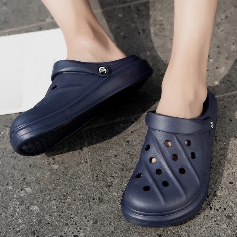 2021 Sommer neue Lochschuhe Herrenmode Übergröße Sandalen Plateau atmungsaktive Strandschuhe Paar coole Hausschuhe