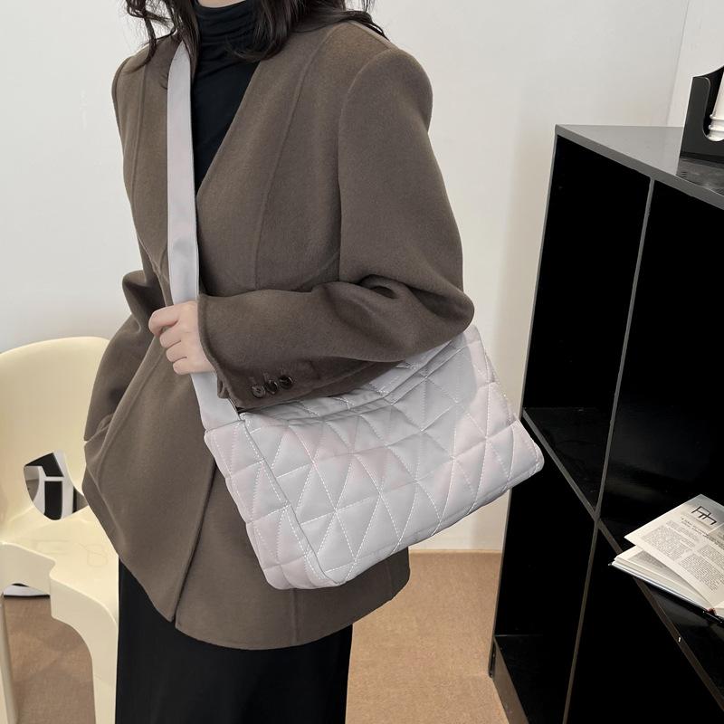 Borsa A Tracolla Trapuntata Imbottita In Nylon – Leggera E Spaziosa – Grigio Chiaro – Per Donna