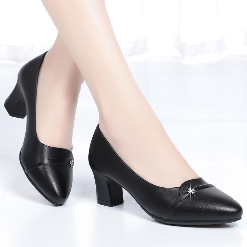 Soft sole soft leather thick heel middle heel single shoes middleaged mother shoes new spring and autumn commuting versatile casual single shoes wome