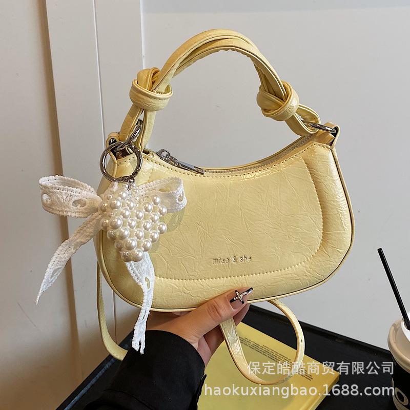 Advanced Sense of Foreign Style Small Bag Women 2025 New Fashion Versatile Messenger Bag Popular Popular Handbag Dumpling Bag