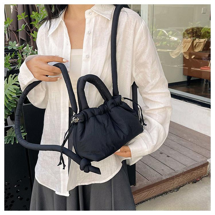 Damen Casual Einzelschultertasche Große Kapazität Nyl Rucksack Damen Daunenbaumwolle Winter Tragetasche Tragbare Make-up Handtasche