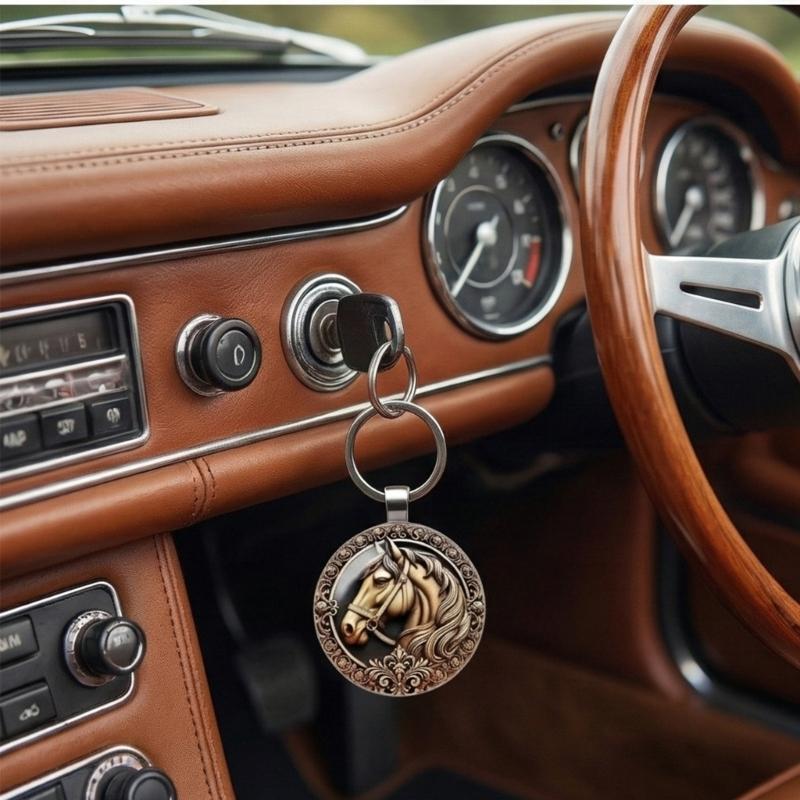 Alloy Horse Head Keychain Featuring Elegant Detailing Ideal for Equestrian Enthusiasts Stylish Decoration