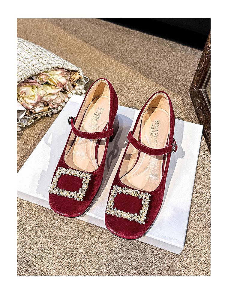 MZ-81 Brautschuhe mit Blockabsatz für breite Füße - Rote Braut-High Heels mit französischer Carré-Schnalle, bequem und stilvoll.