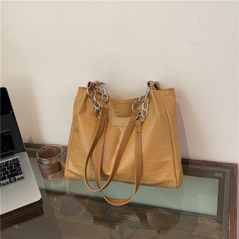 Fashionable Minimalist Large Capacity Tote Bag For Women Stylish Commuter Handbag For Spring 2024