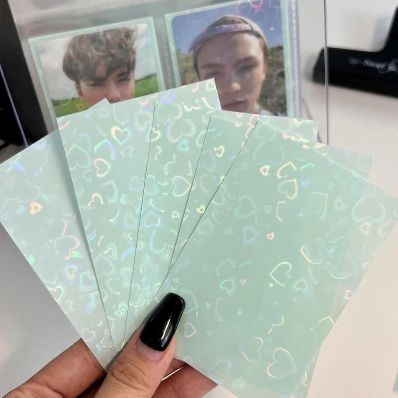 50 stuks Hartvormige Laserflits Kaarthoesjes Beschermers voor Fotokaarten Holografische Folie Beschermfolie