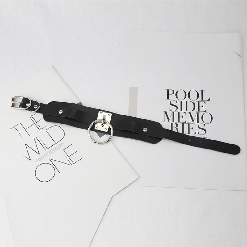 Fashion Solid Color Large Metal Ring Decoration Women Pu Leather Necklace Collar