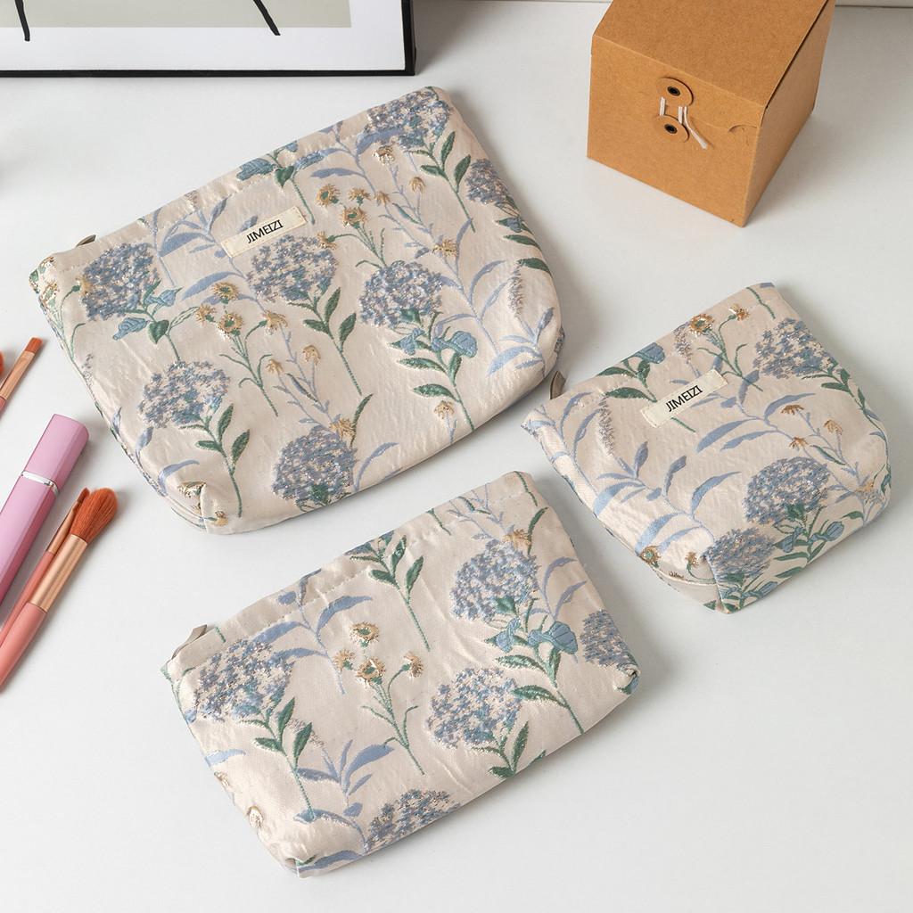 Floral Embossed Makeup Bag With Large Capacity For Daily Use And Travel Storage